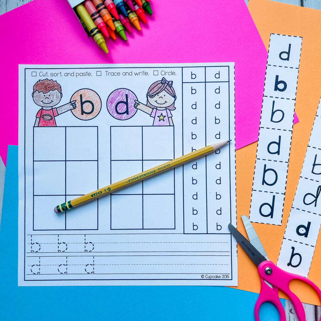 These letter sorts for tricky pairs are a fun way to help your students master the alphabet! Kiddos will practice identifying and sorting tricky letter pairs (such as b and d) in various fonts. They will also work on letter formation and use fine motor skills.